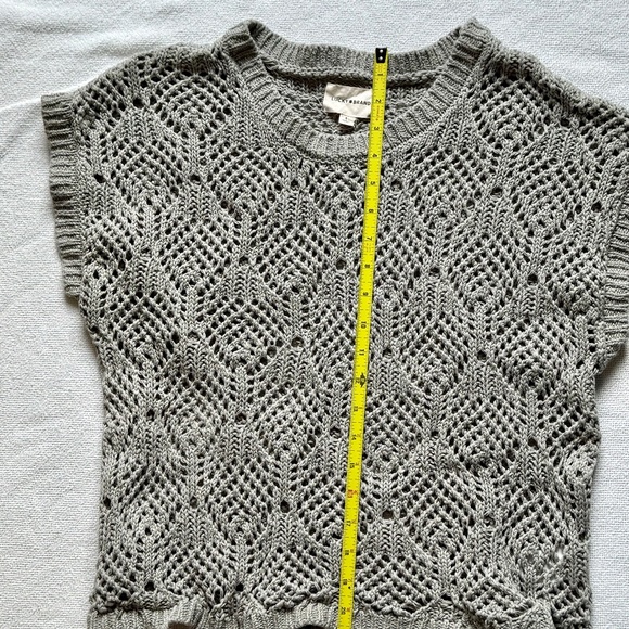 sweater - Picture 1 of 3